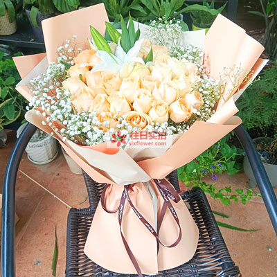 常德33朵香槟玫瑰百合，心里永远是你